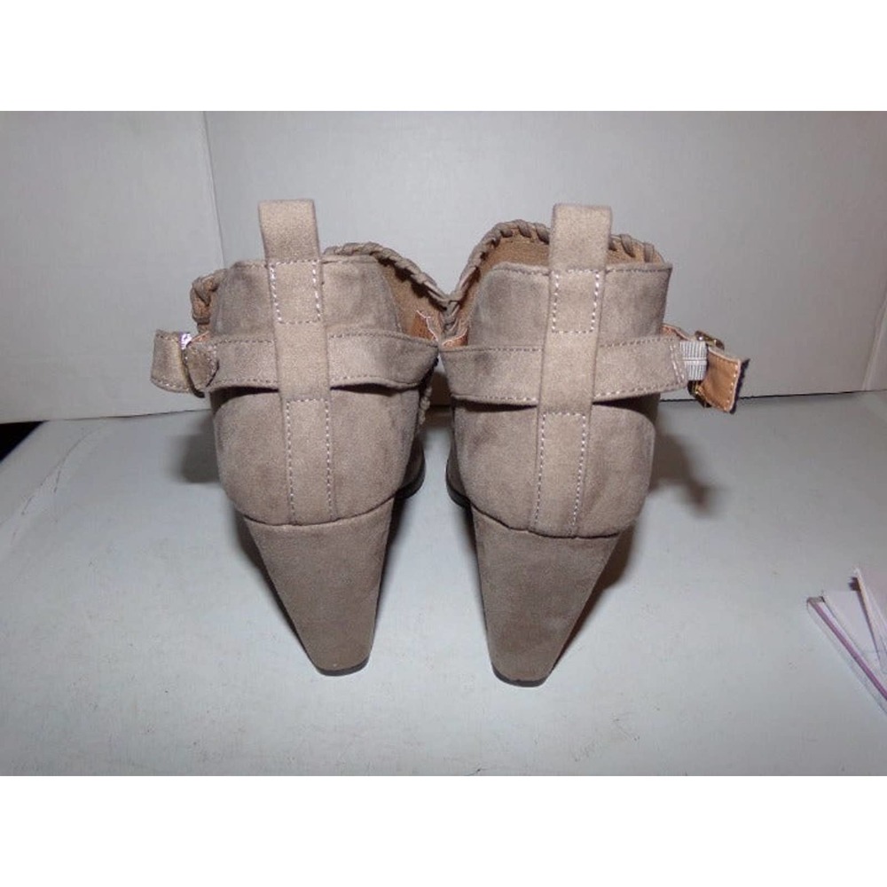 QUPID TAN SUEDE LEATHER SANDALS LADIES BRAIDED EDGE BUCKLE SIDES SIZE 10 - Picture 7 of 8